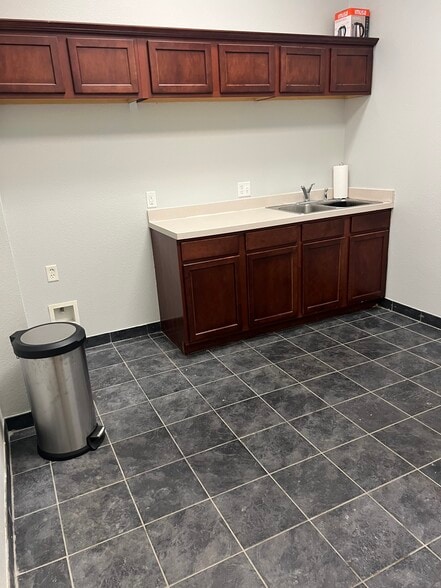 More Photos Of 135 Canal St, Pooler Medical For Lease