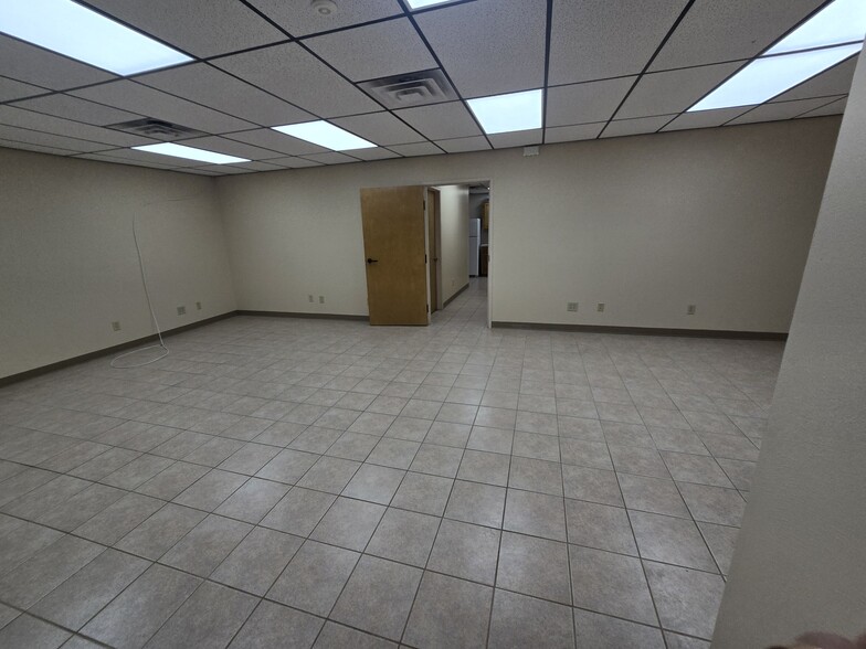More Photos Of 3610-3616 Saturn Rd, Garland Office For Lease