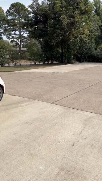 More Photos Of 313 E Charnwood St, Tyler Office For Lease