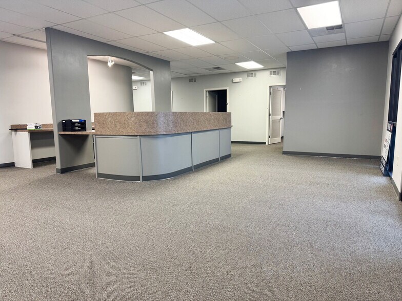 More Photos Of 2309-2311 S Kansas Rd, Newton Medical For Lease