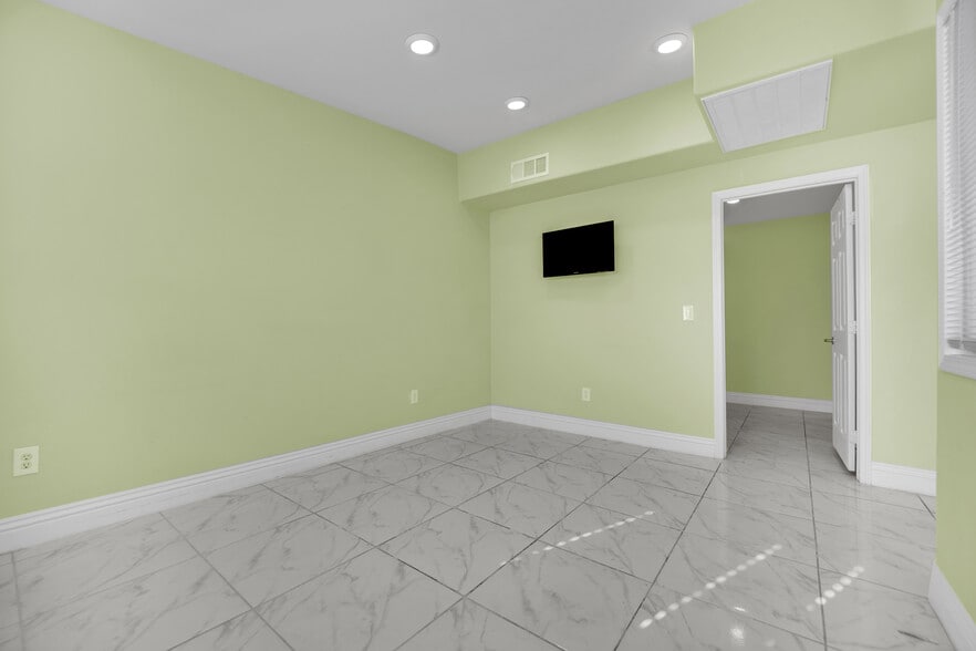 More Photos Of 1610 E Sahara Ave, Las Vegas Storefront Retail Office For Sale