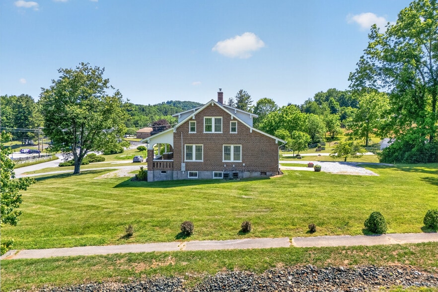 More Photos Of 132 Christiansburg Pike NE, Floyd Flex For Sale