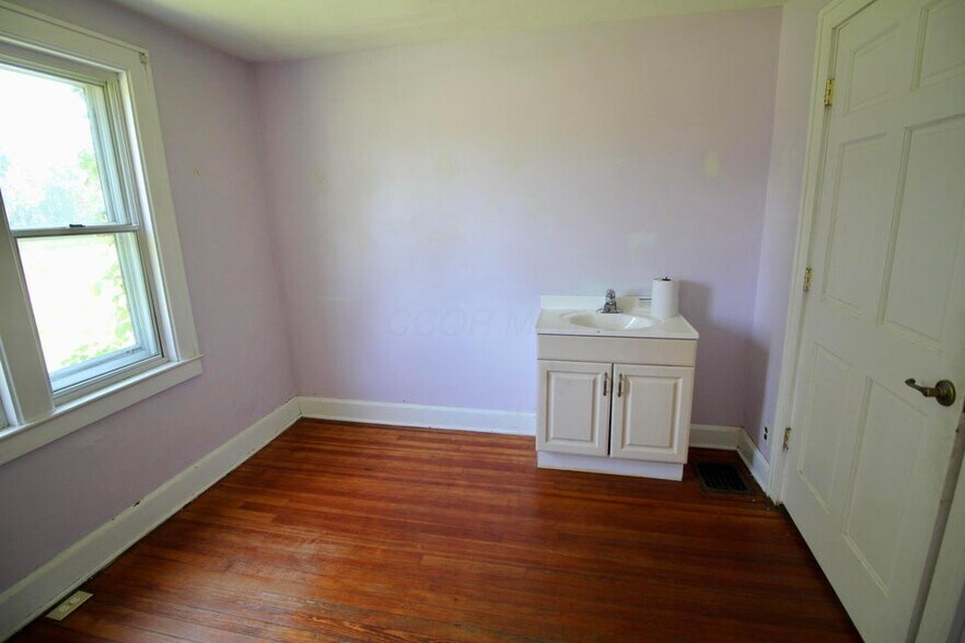 More Photos Of 1805 Columbus Rd, Granville Specialty For Sale