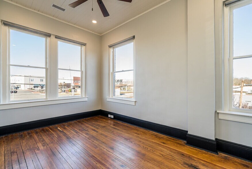 More Photos Of 201 Chatham St, Sanford Office Residential For Sale