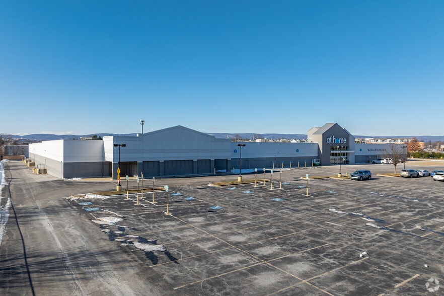 Primary Photo Of 1811 Monocacy Blvd, Frederick Department Store For Lease