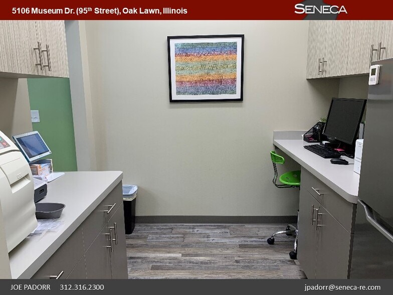 More Photos Of 5100-5116 Museum Dr, Oak Lawn General Retail For Lease