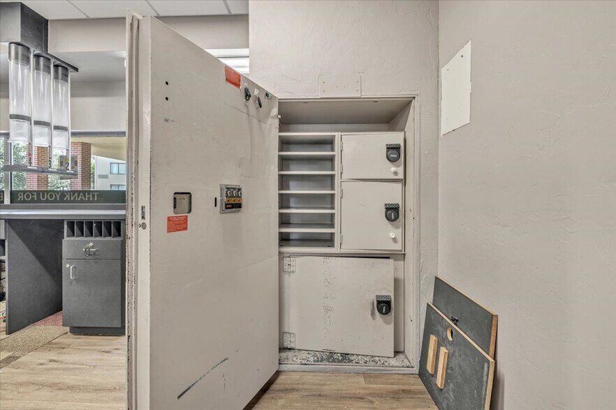 More Photos Of 809 Cornell Pky, Oklahoma City Storefront Retail Residential For Sale