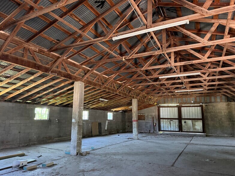 More Photos Of 1940 S Austin Ave, Georgetown Warehouse For Sale