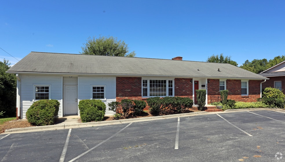 More Photos Of 3536 Vest Mill Rd, Winston-Salem Office Residential For Lease
