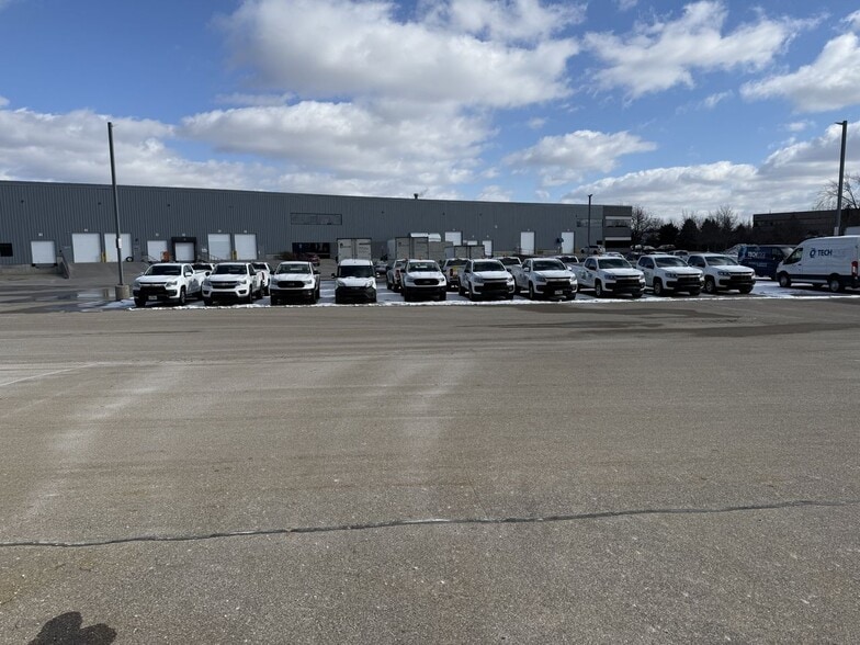 More Photos Of 4540 East Paris Ave SE, Grand Rapids Distribution For Lease