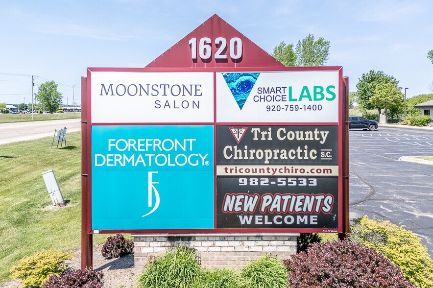 More Photos Of 1620 N Shawano St, New London Medical For Lease