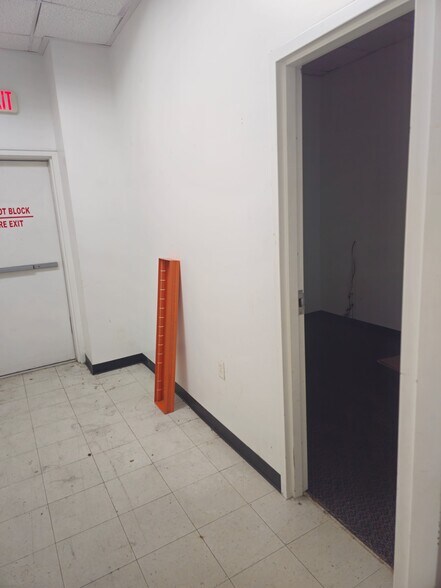 More Photos Of 597 Whitman St, Orangeburg Freestanding For Sale