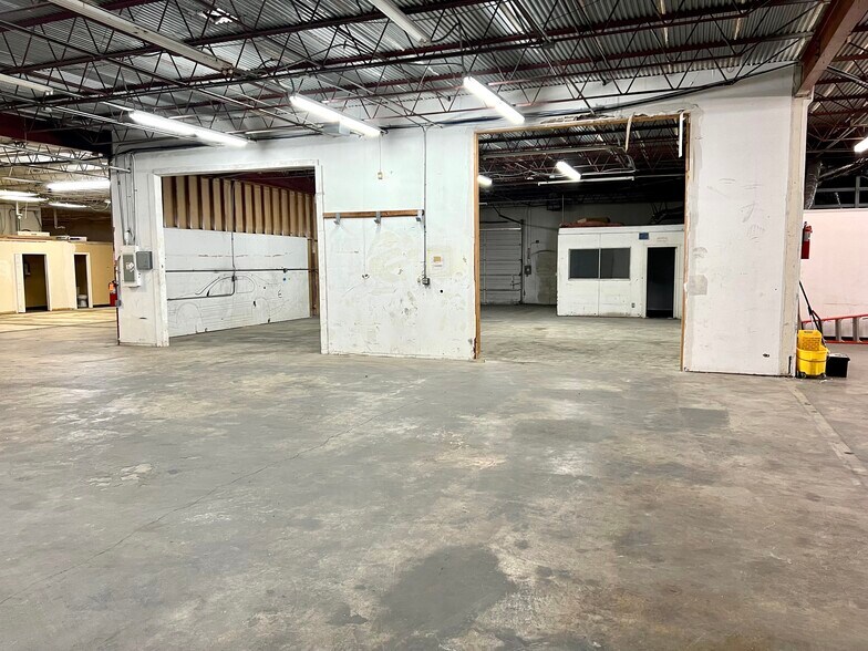 More Photos Of 5508-5516 Brewster St, San Antonio Warehouse For Lease