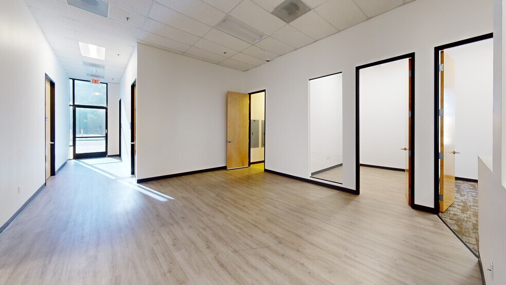 More Photos Of 16744-16772 W Bernardo Dr, San Diego Unknown For Lease