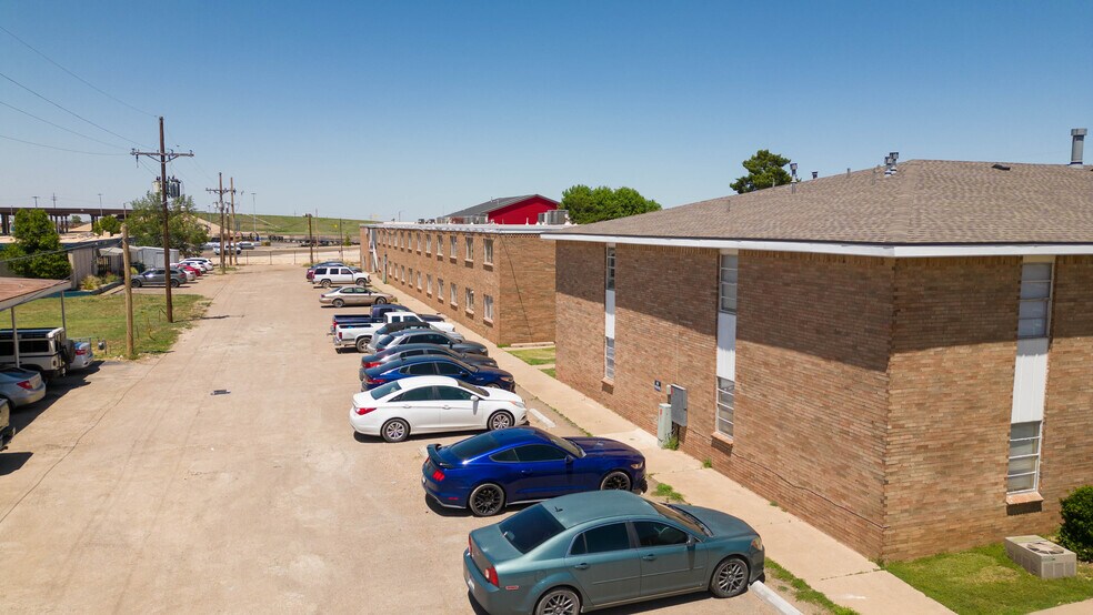 More Photos Of 2500 W 26th St, Plainview Apartments For Sale