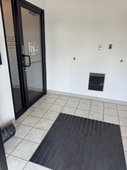 More Photos Of 563 Carter Ct, Kimberly Office For Lease