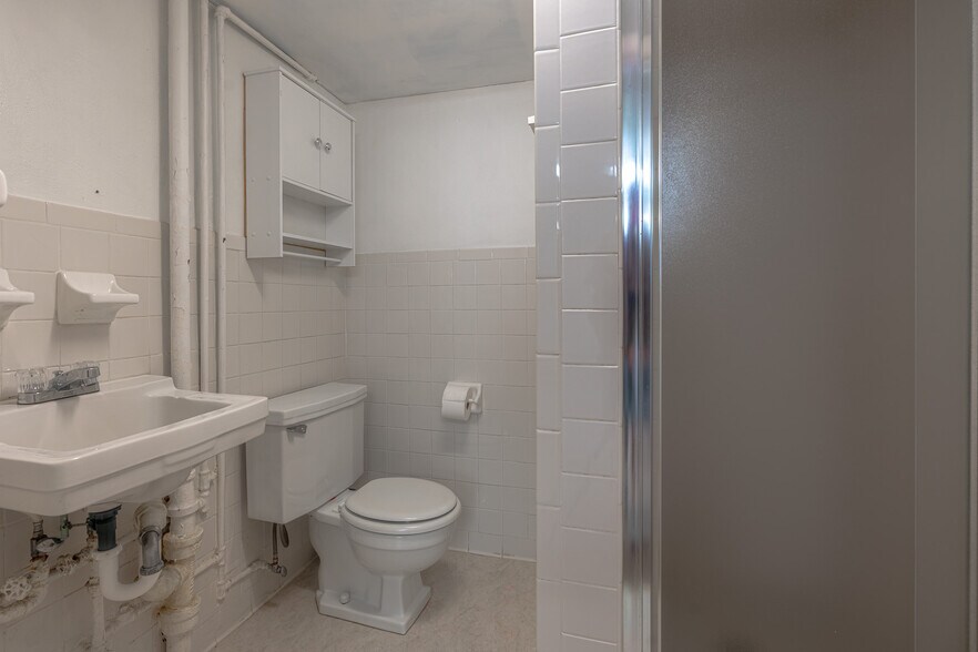 More Photos Of 3042 Brambleton Ave, Roanoke Office Residential For Sale