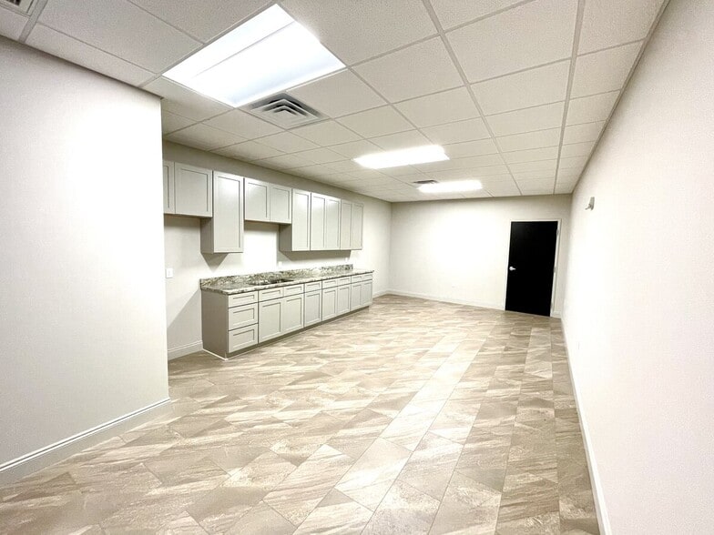 More Photos Of 5901 N W St, Pensacola General Retail For Sale