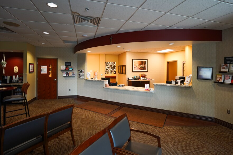 More Photos Of 10228 Dupont Circle Dr, Fort Wayne Medical For Lease
