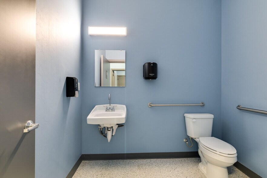 More Photos Of 3305 NW 192nd St, Edmond Healthcare For Sale