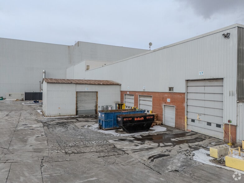 More Photos Of 1632 Burlington St E, Hamilton Manufacturing For Lease