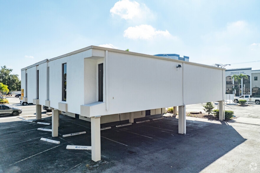 More Photos Of 524 9th St W, Bradenton Medical For Lease