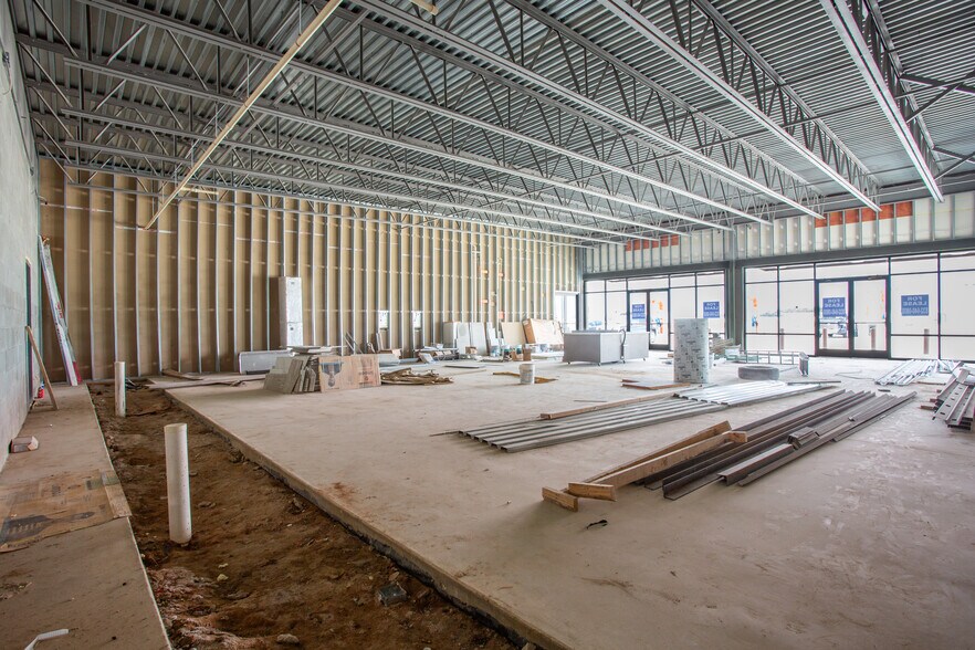 More Photos Of 19676 N Interstate 35, West General Retail For Lease