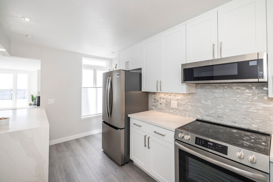 More Photos Of 833 Corbett Ave, San Francisco Apartments For Sale