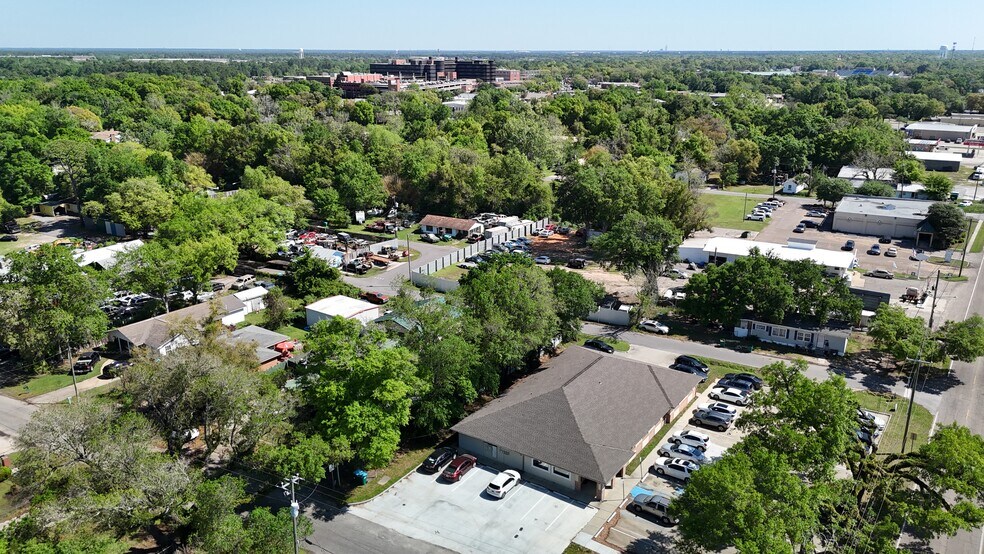 More Photos Of 4540 W Railroad St, Gulfport Medical For Sale