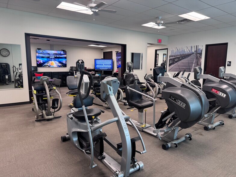 More Photos Of 2200 George Dieter Dr, El Paso Healthcare For Sale