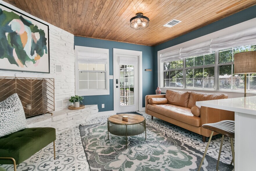 More Photos Of 508 N Orange St, Fredericksburg Specialty For Sale