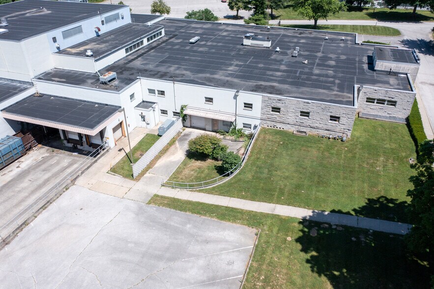 More Photos Of 1900 S Walnut St, Bloomington Manufacturing For Sale