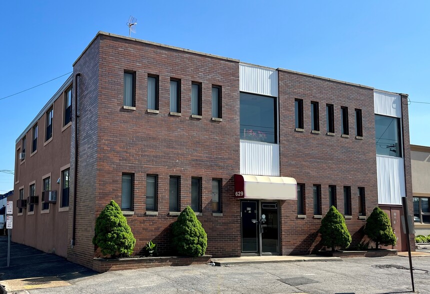 Primary Photo Of 629 Main St, Westbury Warehouse For Sale