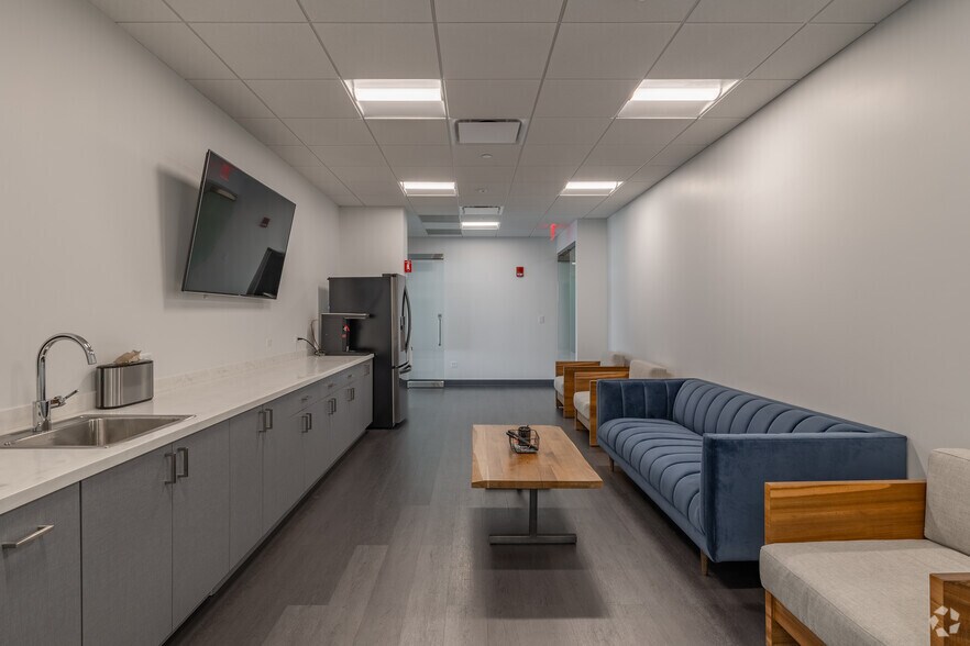 More Photos Of 1500 McConnor Pky, Schaumburg Office For Lease