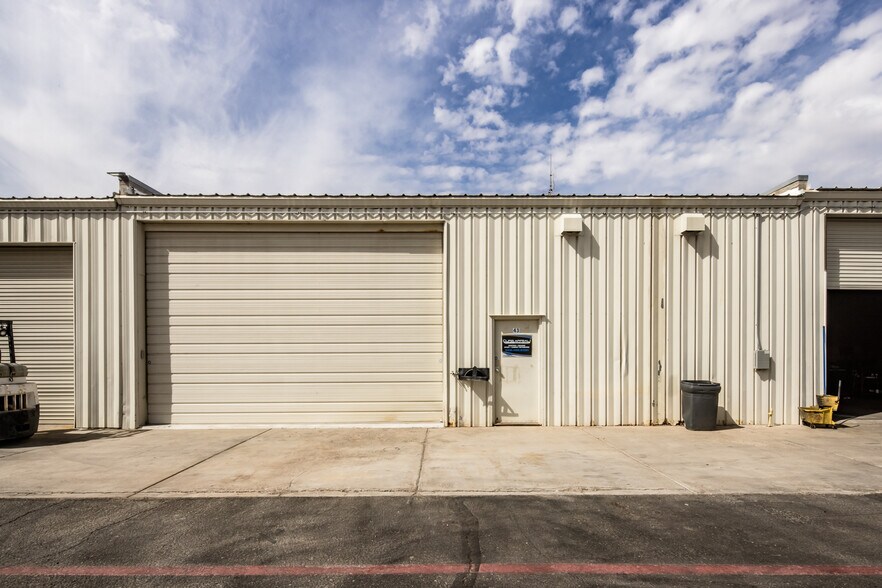 More Photos Of 1600 Acoma Blvd W, Lake Havasu City Service For Sale