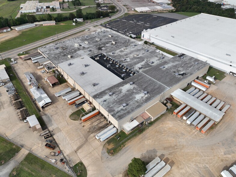 More Photos Of 1 Poulan Dr, Nashville Warehouse For Lease