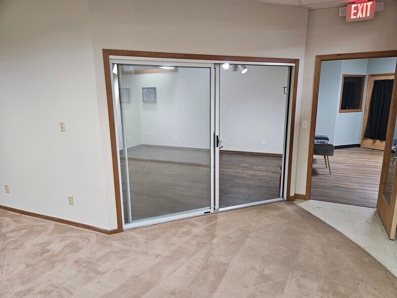 More Photos Of N168W20069 E Main St, Jackson Freestanding For Lease