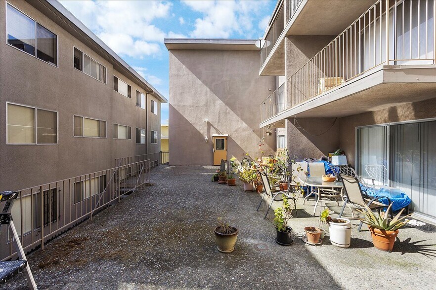 More Photos Of 561 Oakland Ave, Oakland Apartments For Sale