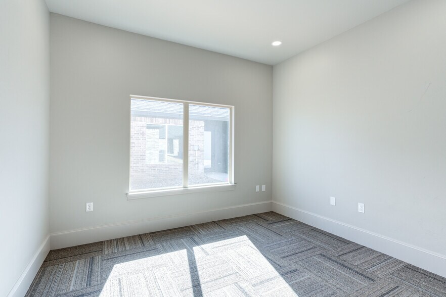 More Photos Of 1418 N Slide Rd, Lubbock Medical For Sale