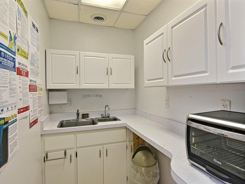 More Photos Of 800 20th Pl, Vero Beach Medical For Lease