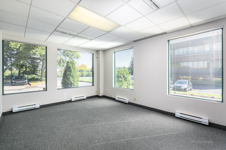 More Photos Of 204 Boul De Montarville, Boucherville Office For Lease