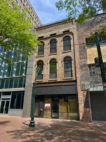 Primary Photo Of 22-24 S Main St, Memphis Storefront Retail Office For Lease