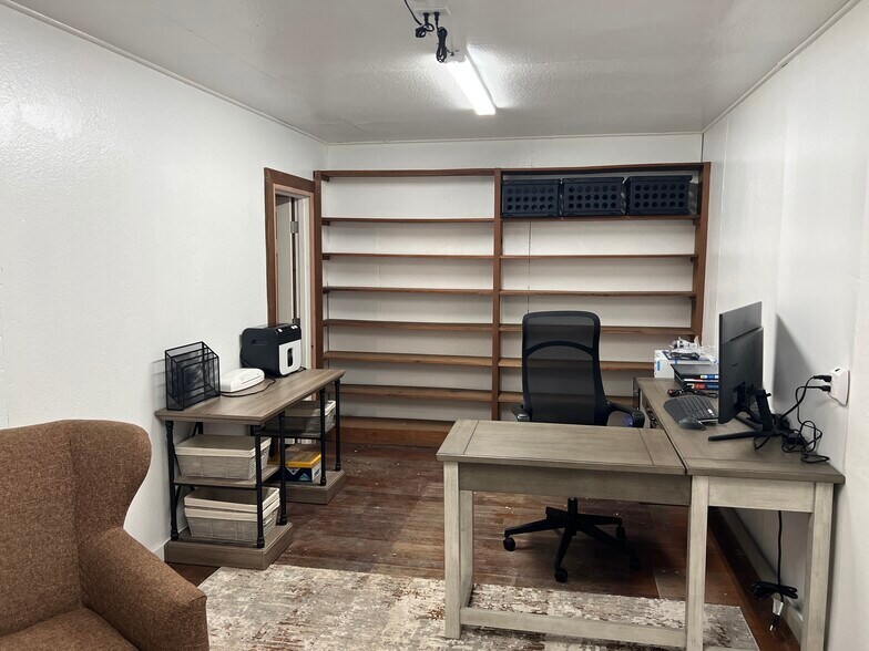 More Photos Of 3990 Broadway St, Eureka Showroom For Sale