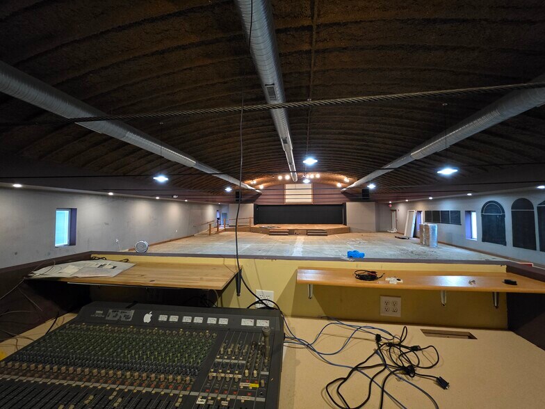 More Photos Of 806 Harcourt Rd, Mount Vernon Office For Lease