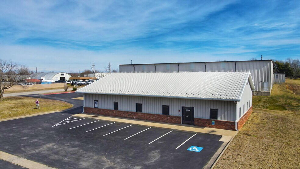 More Photos Of 1821 S 1st St, Rogers Unknown For Lease