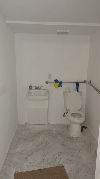 More Photos Of 11148A Lefferts Blvd, South Ozone Park Storefront Retail Residential For Sale