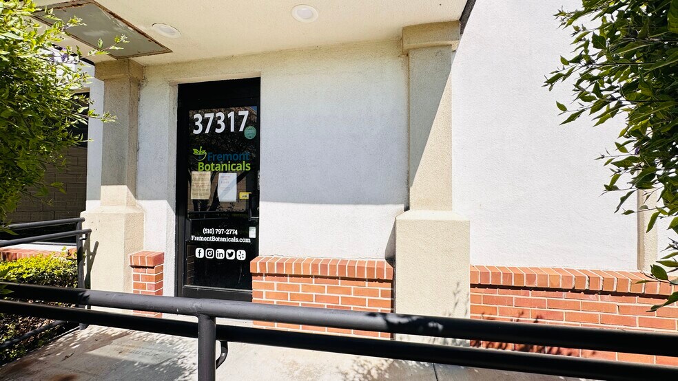 More Photos Of 37323 Fremont Blvd, Fremont Office For Lease