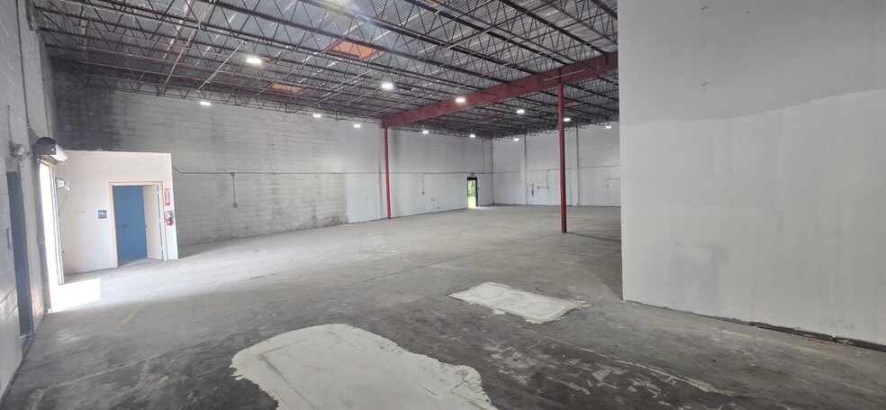 More Photos Of 10221 Beach Blvd, Jacksonville Warehouse For Lease