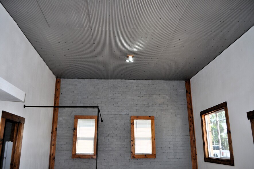 More Photos Of 910 Main Ave, Washburn Light Manufacturing For Sale