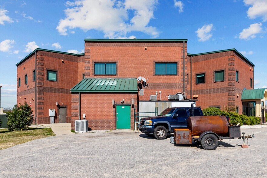 More Photos Of 201 E Livermore Dr, Pembroke Medical For Sale